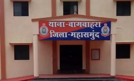बागबाहरा : मेन रोड़ पर धारदार हथियार लेकर लोगों को डराते धमका... - CG Sandesh
