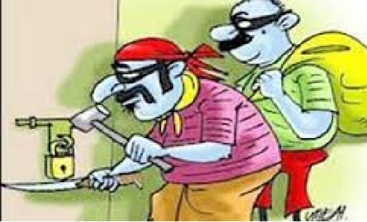 पिथौरा : घर केआलमारी से 2 लाख 70 हजार रुपये चोरी