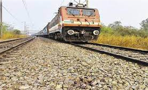 खल्लारी : ट्रेन से कटकर अज्ञात पुरुष की मौत - CG Sandesh