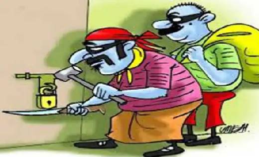 पिथौरा : नगर पंचायत पिथौरा के पुराना भवन के स्टोर रूम से सामानों की चोरी