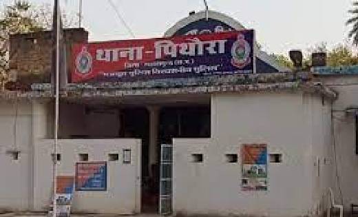 पिथौरा : माँ-बेटे ने मिलकर की पड़ोसी की पिटाई