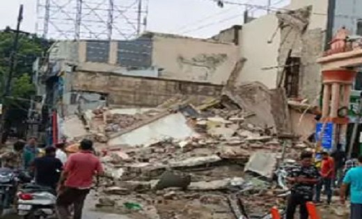 CG : नगर निगम पर लगा लापरवाही का आरोप...भरभराकर गिरी तीन मंज... - CG Sandesh
