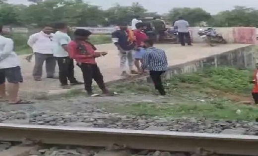 CG : युवती की रेलवे ट्रैक पर मिली लाश...बैग में मिला ऐसा साम... - CG Sandesh