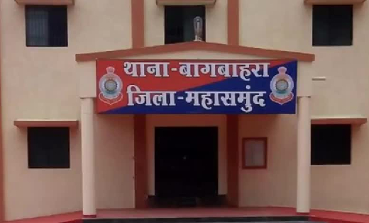 बागबाहरा : स्कूल के पास धारदार हथियार लहराते युवक को पुलिस न... - CG Sandesh