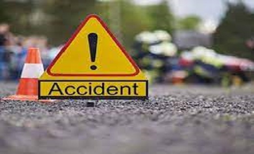 ROAD ACCIDENT : अनियंत्रित कार तालाब में गिरी, भाजपा नेता की... - CG Sandesh