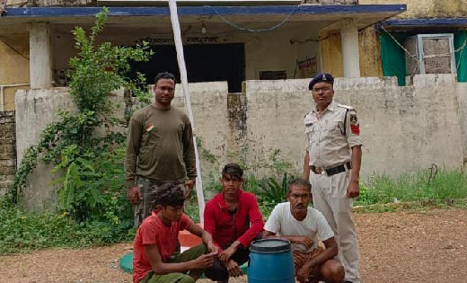 बलौदा : शराब बेचने वाले तीन आरोपी पुलिस की गिरफ्त में