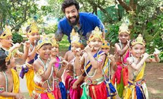 Janmashtmi Vicky Kaushal: मुझे मेरे बचपन की यादों में ले जाए... - CG Sandesh