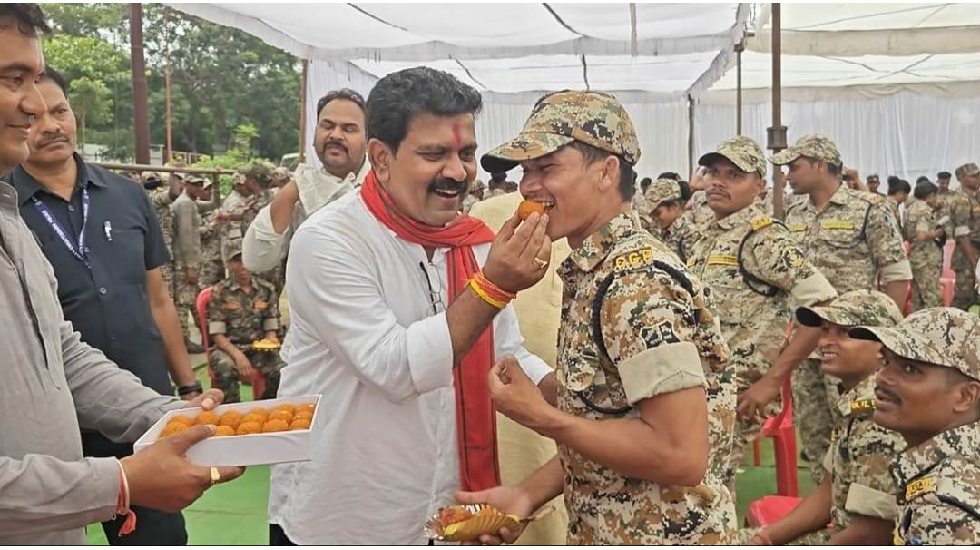 मुख्यमंत्री विष्णु देव साय ने जवानो की हौसला अफजाई करने के ल... - CG Sandesh