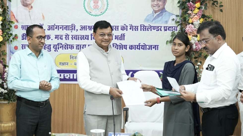CG : 114 स्वास्थ्य कर्मियों और 11 अतिथि शिक्षकों की हुई नियु... - CG Sandesh