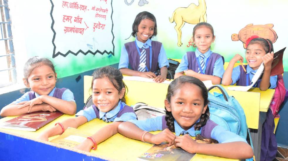 पीएमश्री स्कूल में गढ़ा जा रहा है छत्तीसगढ़ का स्वर्णिम भविष्य - CG Sandesh