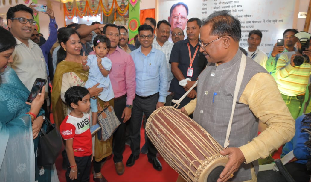 मुख्यमंत्री साय ने मांदर बजाकर वादकों का उत्साह बढ़ाया, परंप... - CG Sandesh