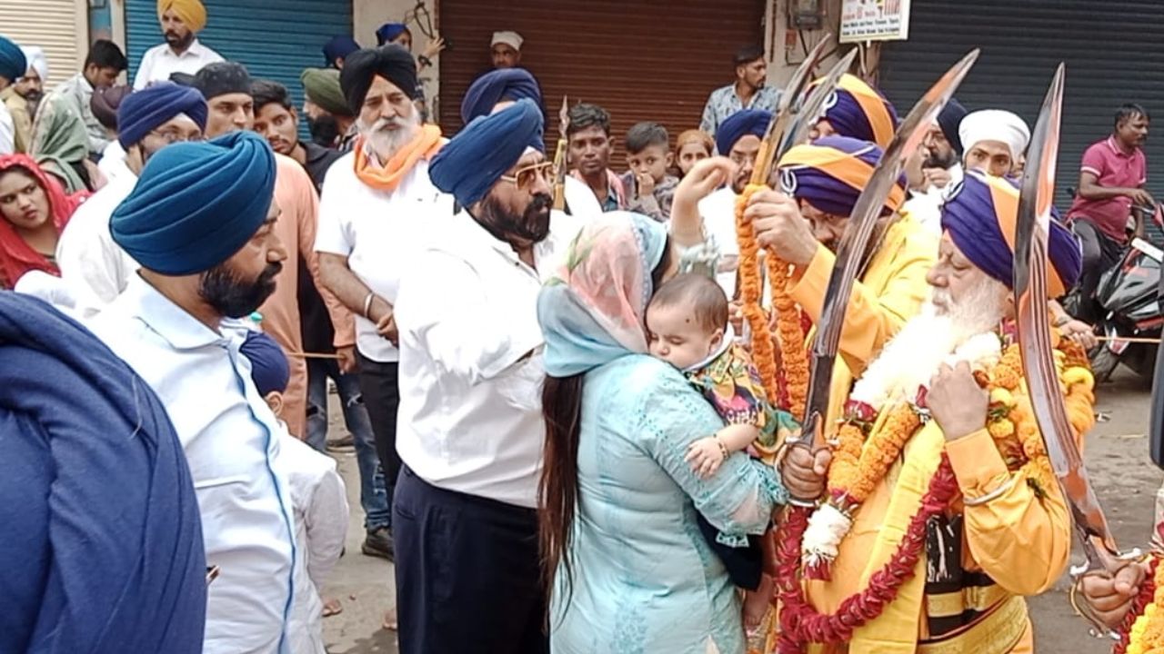 गुरु नानक देव जी की जयंती के अवसर पर निकली नगर कीर्तन, ग्रैं... - CG Sandesh