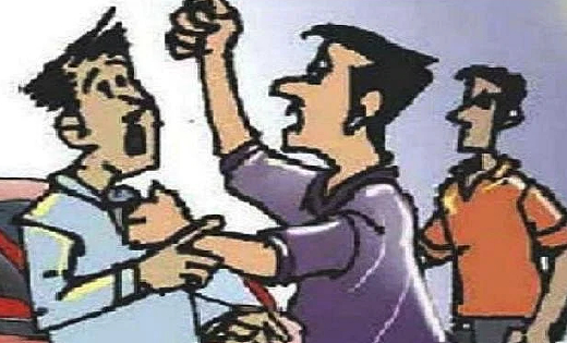 बागबाहरा : चाय दूकान में आकर की मारपीट - CG Sandesh
