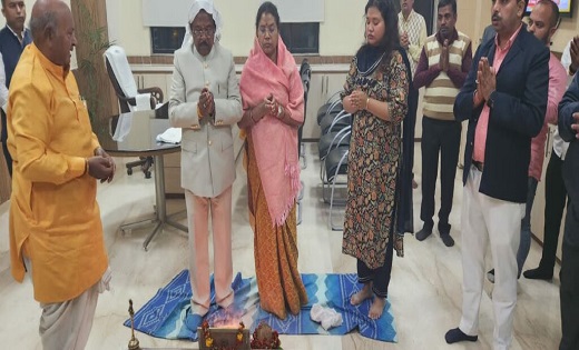 विधिवत पूजा अर्चना के साथ कैबिनेट मंत्री रामविचार नेताम ने प... - CG Sandesh