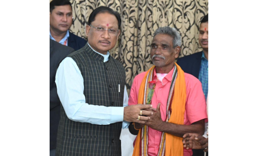CG : जूते-चप्पल पहने किसी को आता देखकर बिरहोर भाग जाते थे, उ... - CG Sandesh