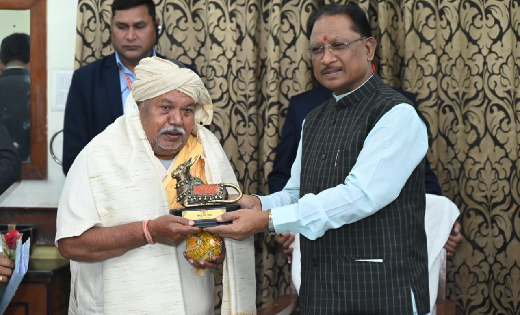 छत्तीसगढ़ : अमेरिका से भी इलाज के लिए हेमचंद मांझी के पास आते... - CG Sandesh