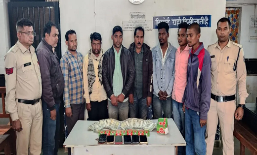 रायपुर में जुआ खेलते 8 जुआरी गिरफ्तार, कार्रवाई में जुटी पुल... - CG Sandesh