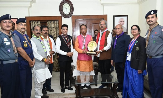 मुख्यमंत्री विष्णु देव साय को स्काउट्स एवं गाइड्स के सदस्यों... - CG Sandesh