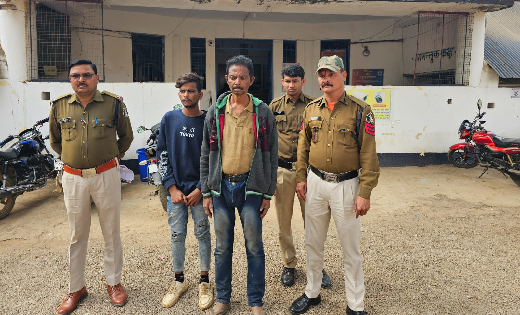 सरायपाली : प्राणघातक हमला करने वाले गिरफ्तार, खून लगा चाकू व डण्डा जप्त