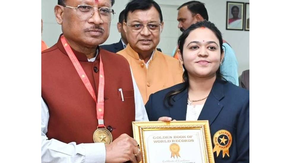 CG : मधेश्वर पहाड़ को मिला शिवलिंग की विश्व की सबसे बड़ी प्रा... - CG Sandesh