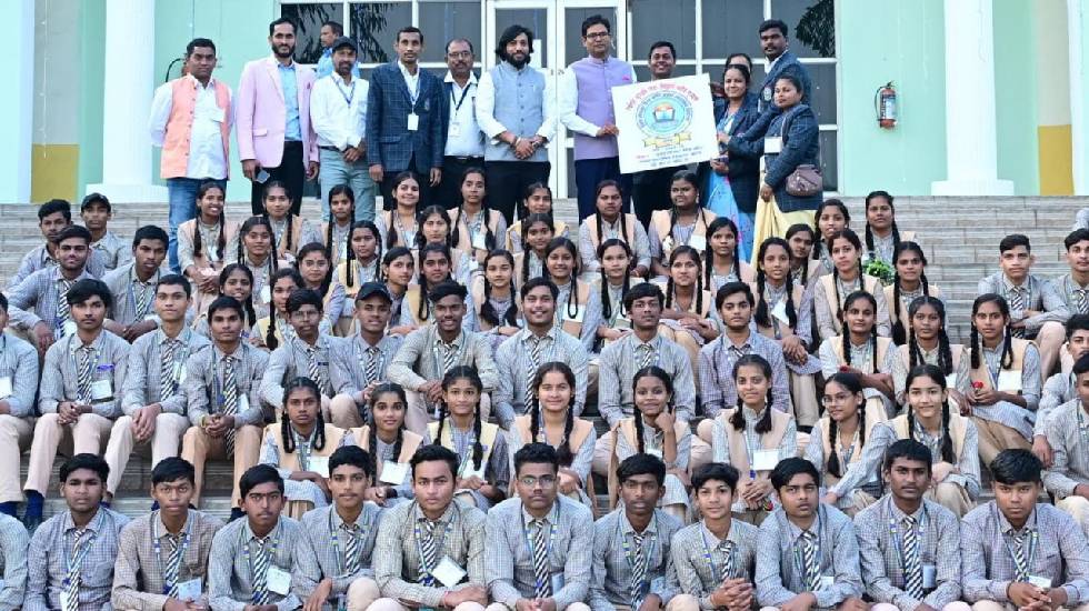 CG : स्कूली बच्चों का विधानसभा का शैक्षणिक भ्रमण - CG Sandesh