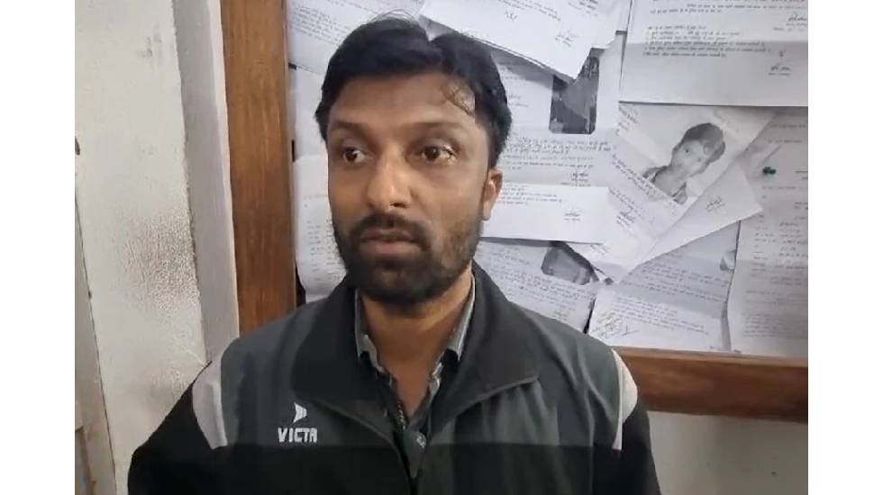 सनी लियोनी के नाम से हर महीने उठा रहा था  महतारी वंदन योजना ... - CG Sandesh