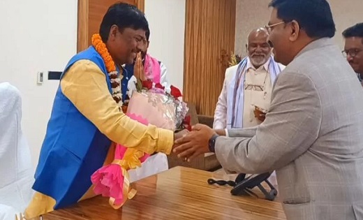 वन मंत्री केदार कश्यप ने माई दंतेश्वरी और ईष्टदेव की पूजा-अर... - CG Sandesh