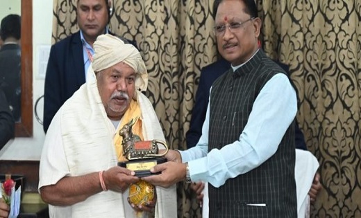 छत्तीसगढ़ का ऐसा वैद्य, जिससे इलाज कराने अमेरिका से भी आते ह... - CG Sandesh
