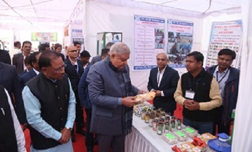 उप राष्ट्रपति ने इंदिरा गांधी कृषि विश्वविद्यालय परिसर में व... - CG Sandesh