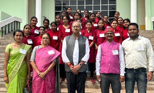 विधानसभा शैक्षिक भ्रमण पर पहुंची छात्राओं ने संसदीय कार्य मं... - CG Sandesh