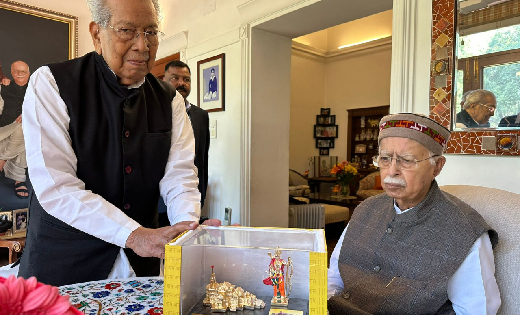 राज्यपाल हरिचंदन ने लालकृष्ण आडवाणी से मुलाकात कर उन्हें बधा... - CG Sandesh