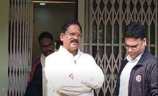 पांच दिन बाद पूर्व मंत्री के घर से निकली IT टीम, सील किया गय... - CG Sandesh
