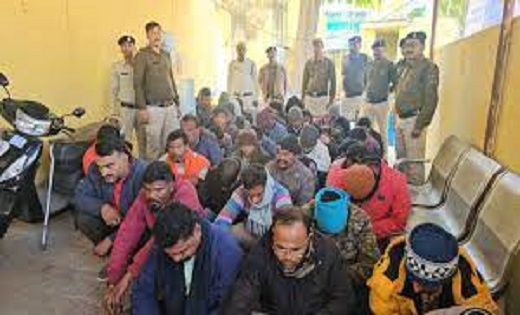 जुआरियों के खिलाफ बड़ी कार्रवाई...42 अरेस्ट, 7 लाख रुपए नकद ... - CG Sandesh