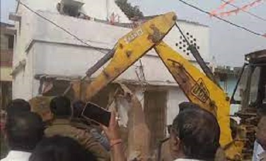 शिवम हत्याकांड के चार आरोपियों के घर चला बुलडोजर..चाकू मारकर... - CG Sandesh