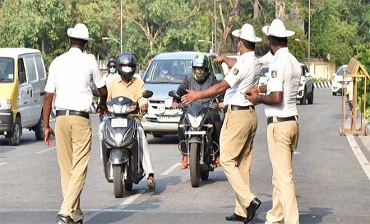 यातायात पुलिस ने की 365 वाहन चालकों के खिलाफ कार्रवाई - CG Sandesh