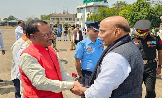छत्तीसगढ़ पहुंचे केंद्रीय रक्षा मंत्री राजनाथ सिंह का मुख्यम... - CG Sandesh