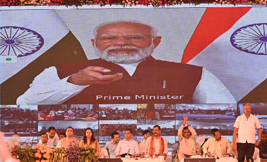 पीएम मोदी ने बटन दबाकर महतारी वंदन योजना की राशि की अंतरित - CG Sandesh