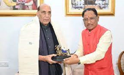केन्द्रीय रक्षा मंत्री राजनाथ सिंह राजधानी स्थित सीएम निवास ... - CG Sandesh