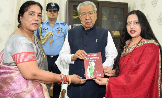 राज्यपाल हरिचंदन को छत्तीसगढ़ की कला-संस्कृति से संबंधित पुस्... - CG Sandesh