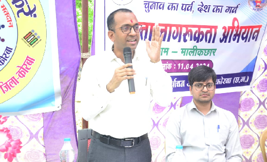 पगडंडियों और कच्ची राह से पैदल चलकर कलेक्टर पहुंचे अंतिम छोर... - CG Sandesh