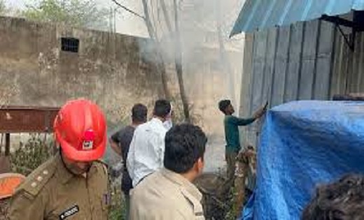 राजधानी के अगरबत्ती फैक्ट्री में लगी भीषण आग, शार्ट सर्किट स... - CG Sandesh