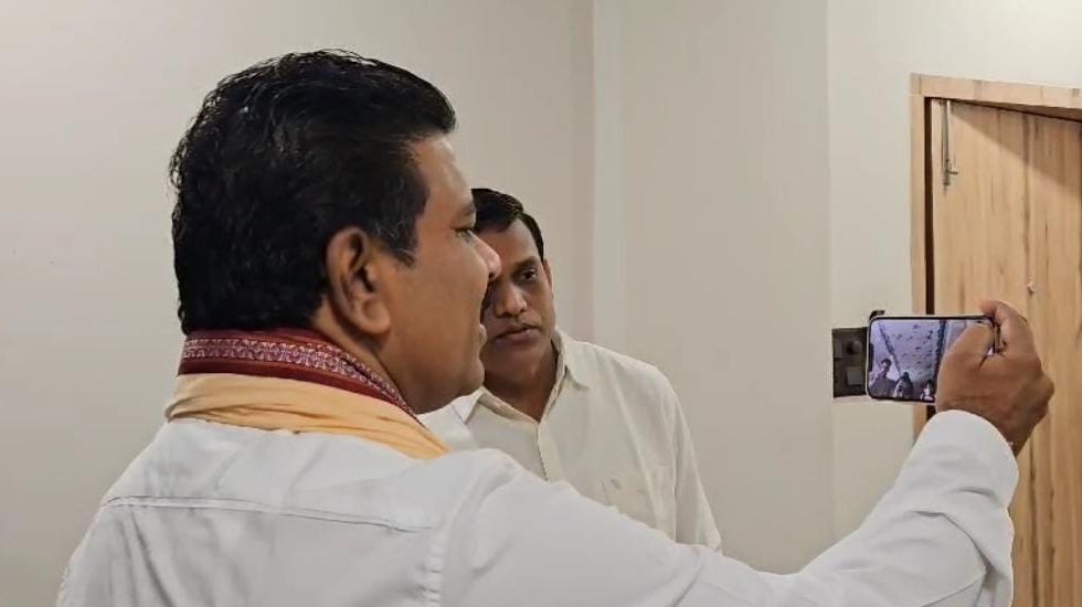 CG : 10वीं की परीक्षा पास करने वाले पूर्व नक्सली युवा को उप-... - CG Sandesh