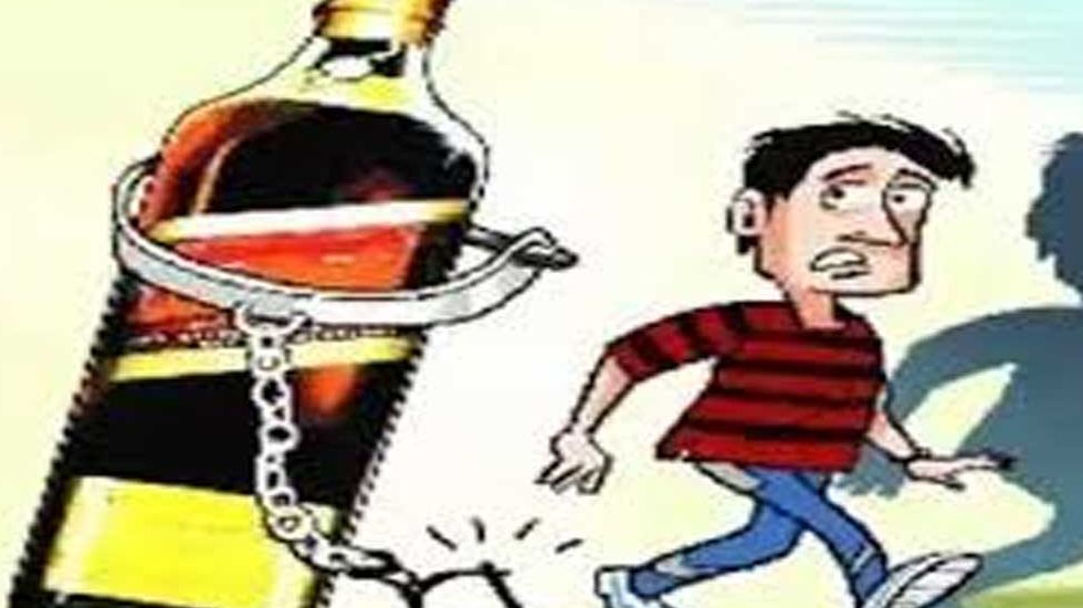 पिथौरा : सोनासिल्ली से 4 लीटर महुआ शराब जप्त. - CG Sandesh