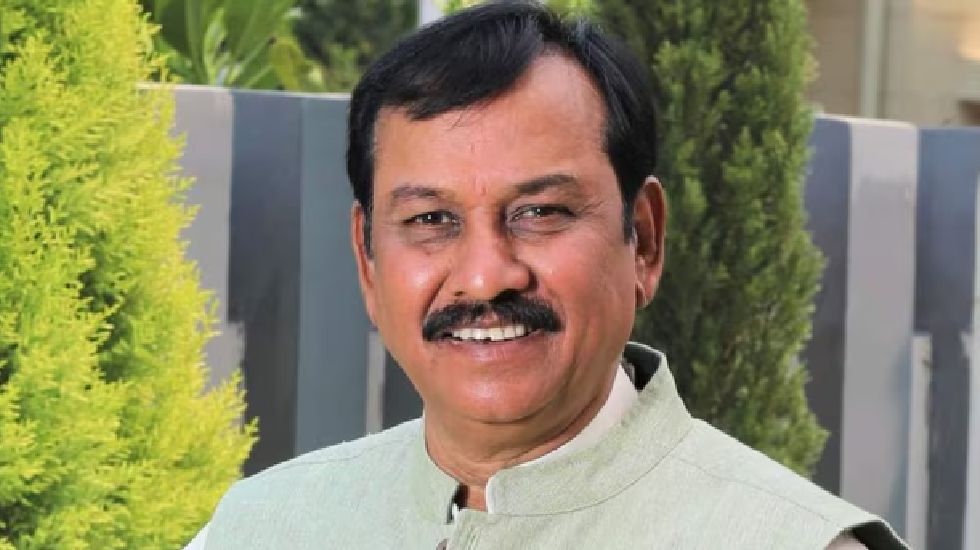भूपेश बघेल फर्जी आदमी, स्वामी आत्मानंद स्कूलों के नाम में को... - CG Sandesh