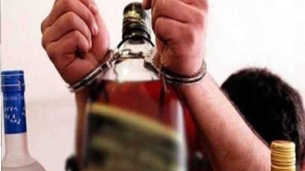 पटेवा : सरेकेल चौराहा में एक व्यक्ति से 3 लीटर महुआ शराब जप्... - CG Sandesh