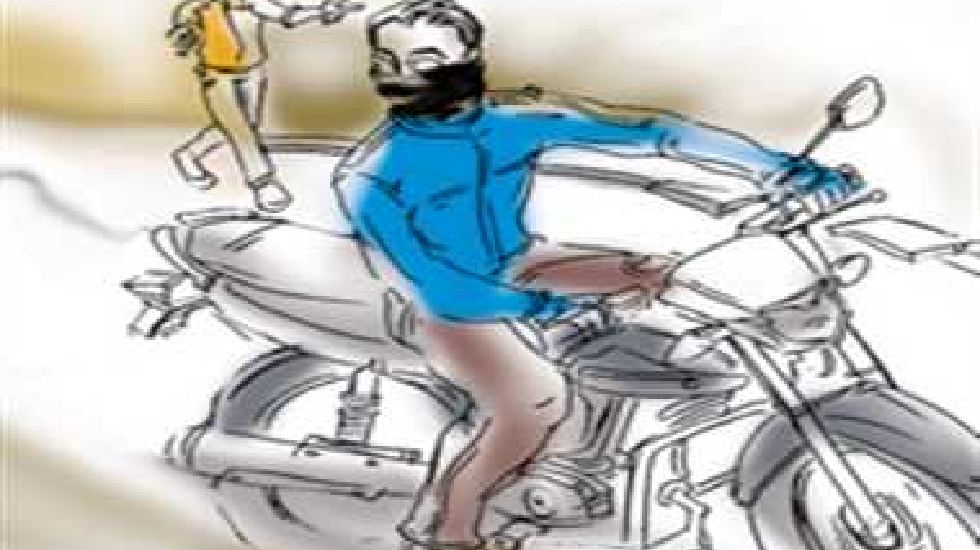 बागबाहरा : शराब के नशे में सो गया व्यक्ति, बाइक हो गई चोरी - CG Sandesh