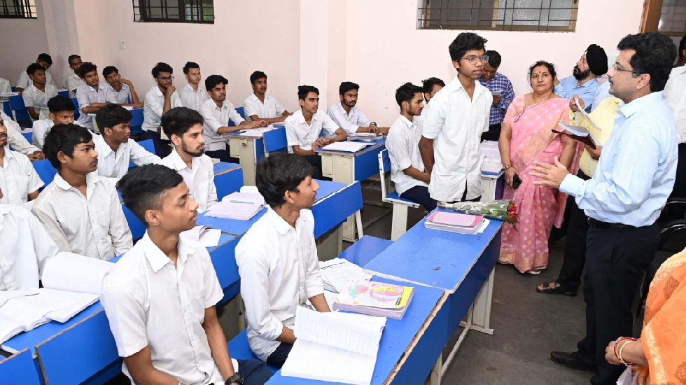 आदिम जाति वर्ग के बच्चों के लिए फाइव स्टार होटलों की तरह सुव... - CG Sandesh
