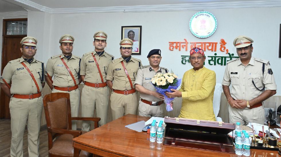 मुख्यमंत्री से भारतीय पुलिस सेवा 75वें आरआर बैच के प्रशिक्षु... - CG Sandesh