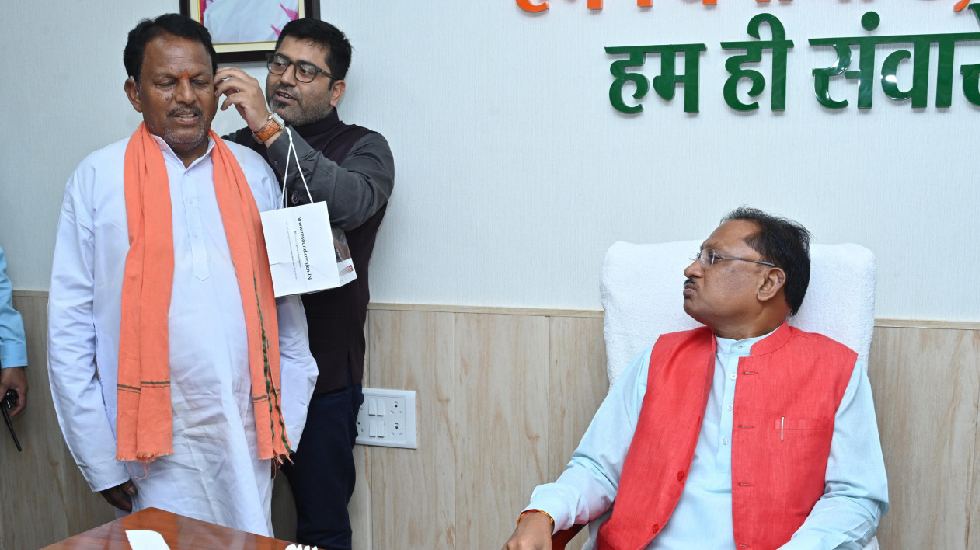 मुख्यमंत्री विष्णुदेव साय की संवेदनशील पहल : एक बुजुर्ग व्यक... - CG Sandesh