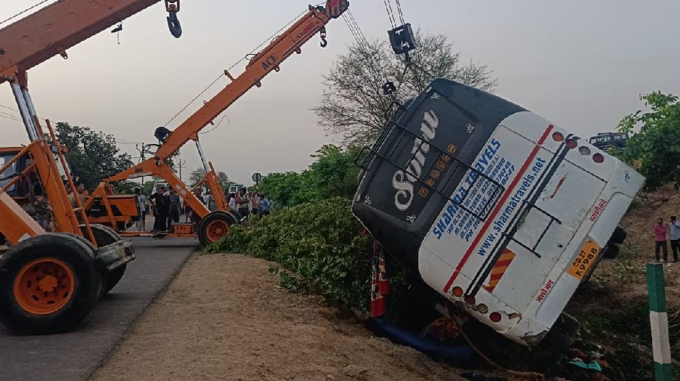बस दुर्घटना में 3 की मौत, मुख्यमंत्री विष्णुदेव साय ने घायलो... - CG Sandesh